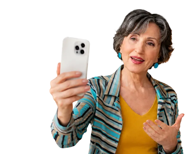 Mujer grabando frente a una cámara